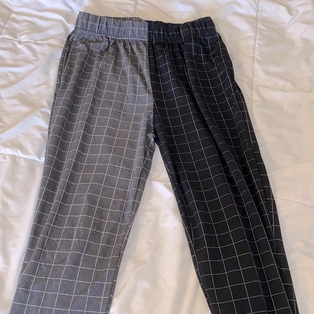 Size M women’s jogger checker pants
